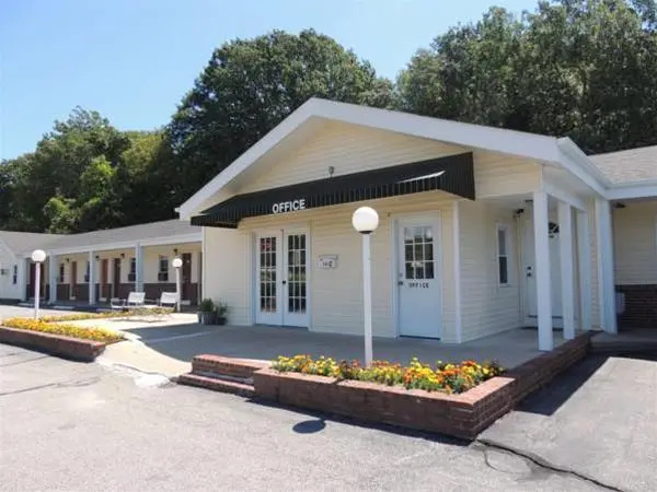 photo 1 of Windsor Motel