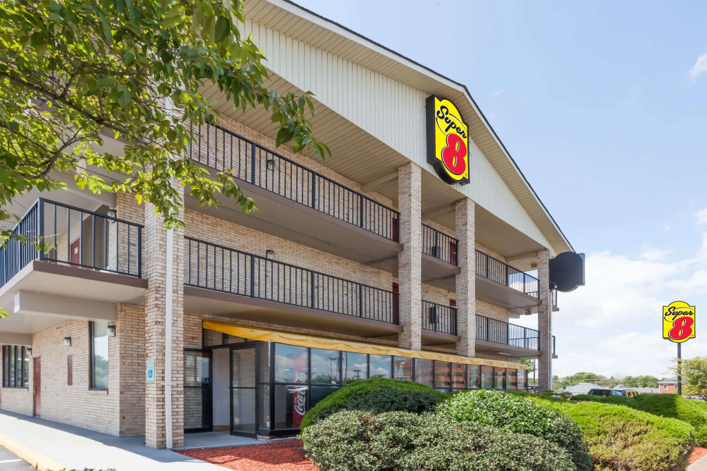 photo 1 of Comfort Inn & Suites Arlington Heights