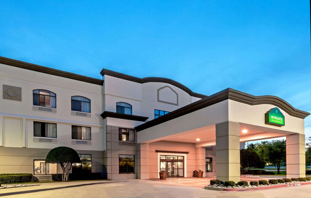 photo 1 of Comfort Inn & Suites Irving Las Colinas DFW