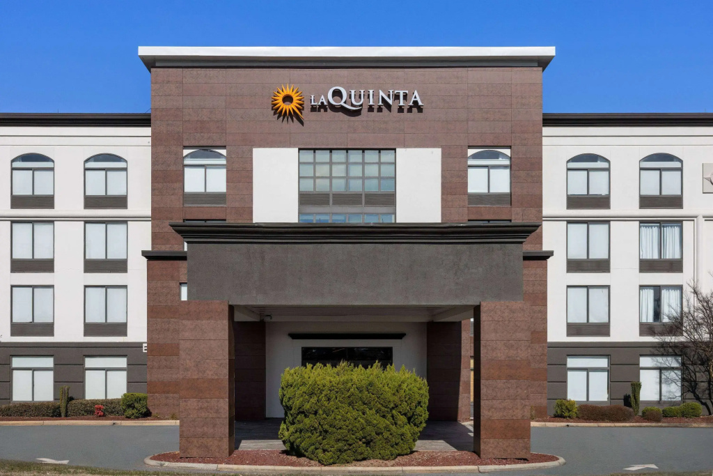 photo 1 of La Quinta Inn & Suites by Wyndham Mooresville