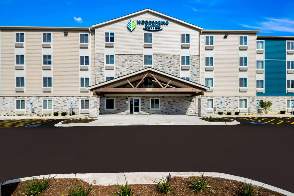 photo 1 of WoodSpring Suites Chicago Addison