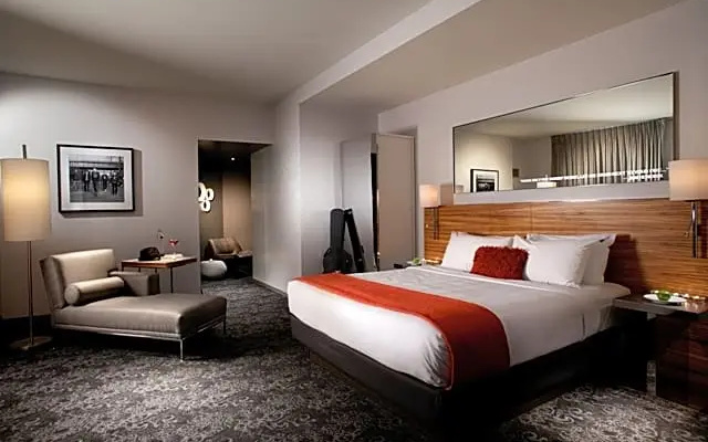 Platinum room