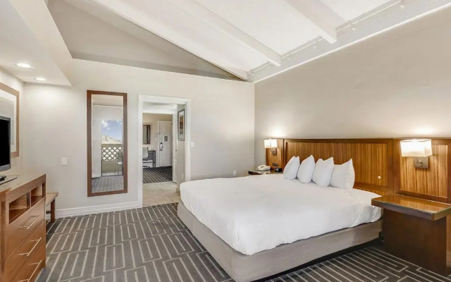 1 Bedroom Poolside with Sofa Bed Double Suite