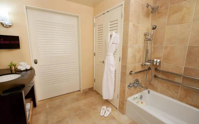 Mobility/Hearing Access Bathtub Double room