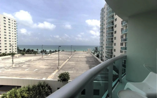 2 Bedrooms Platinum Apartment with partial ocean view