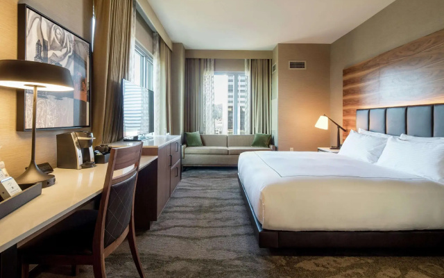 Accessible Corner Double room with city view