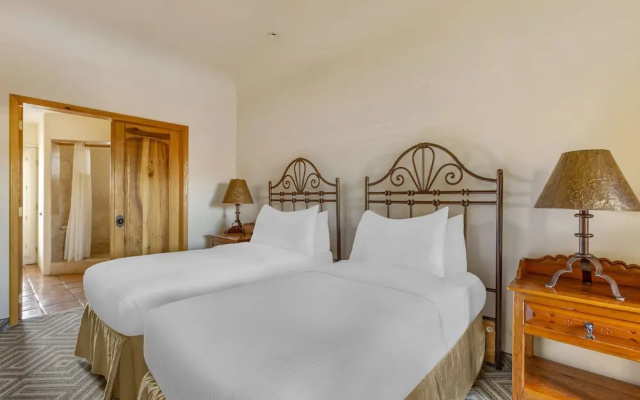 2 Bedrooms Quadruple Suite with balcony and with mountain view