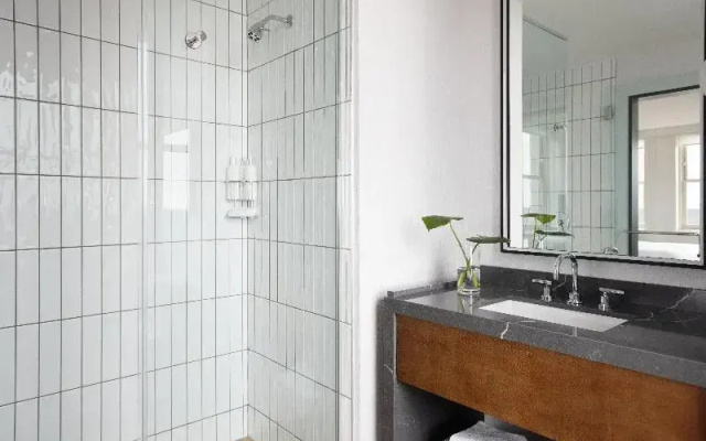 Premium Quadruple room with city view