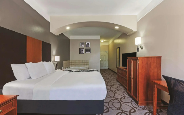 Deluxe Double Suite