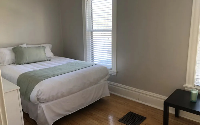 4 Bedrooms Standard Family room