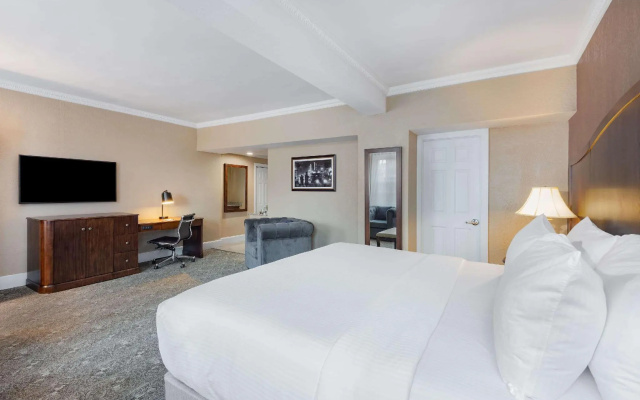 1 Bedroom Deluxe Double Suite