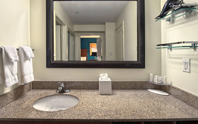 2 Bedrooms Suite