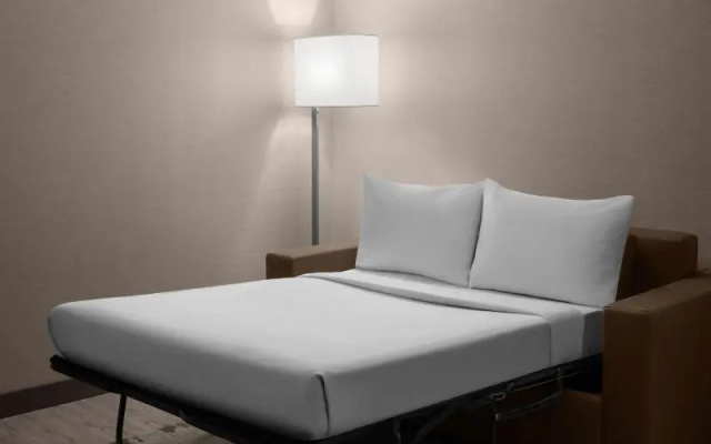 Deluxe Quadruple room with city view