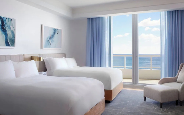 Quadruple Club room with balcony and oceanfront