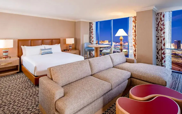 Deluxe Double room with strip view