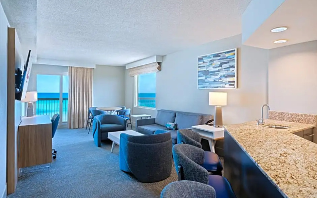 Suite with balcony and oceanfront