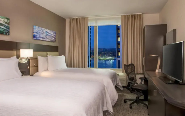 Standard Twin room with water view