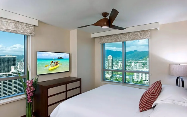 1 Bedroom Accessible Suite with mountain view