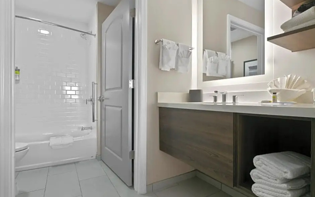 2 Bedrooms Sextuple Suite