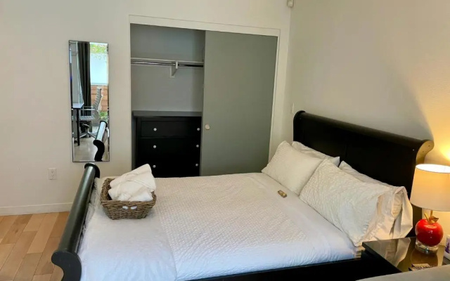 Deluxe Studio