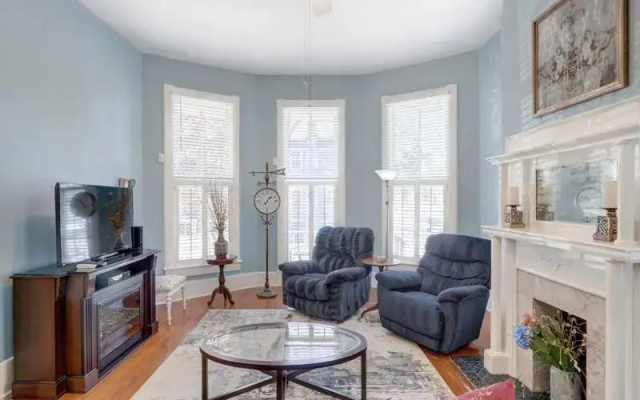 2 Bedrooms Apartment