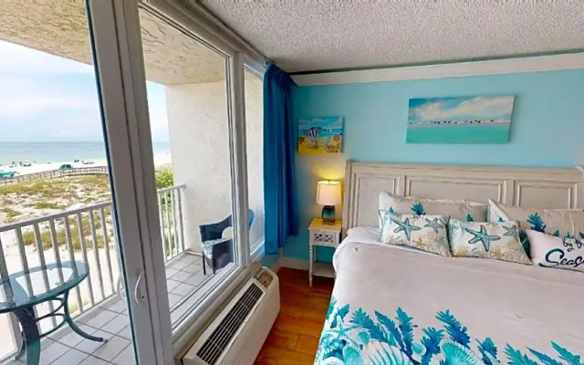 Suite with ocean view