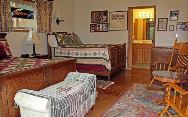 Standard Quadruple room with balcony and with land view
