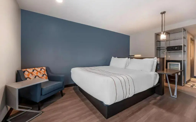 Suite with mountain view