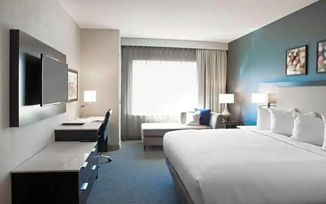 Suite with partial sea view