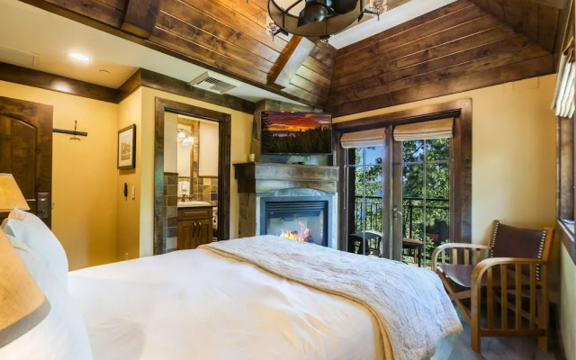 Double Suite with balcony and with lake view