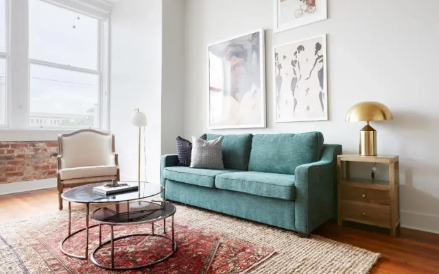 Deluxe Apartment