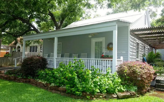 2 Bedrooms Cottage
