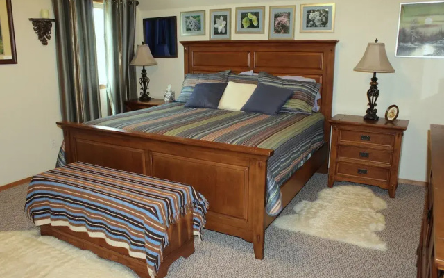 1 Bedroom Comfort Suite with balcony and with land view