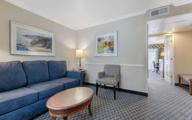 2 Bedrooms Quadruple Suite with balcony