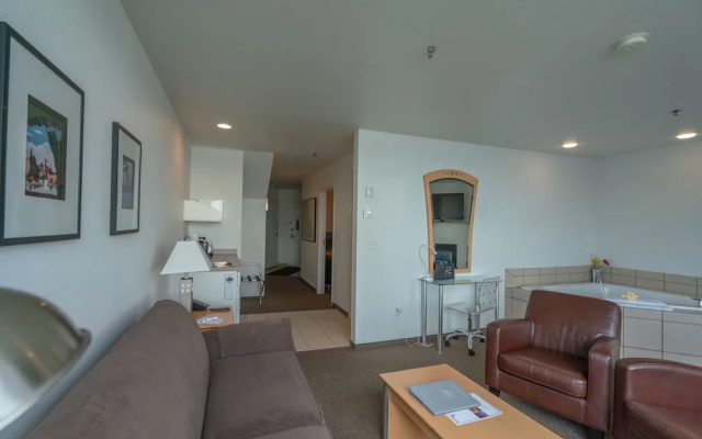Executive Double Suite with balcony and with bay view