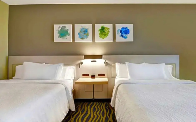 Mobility/Hearing Accessible with Tub Quadruple room