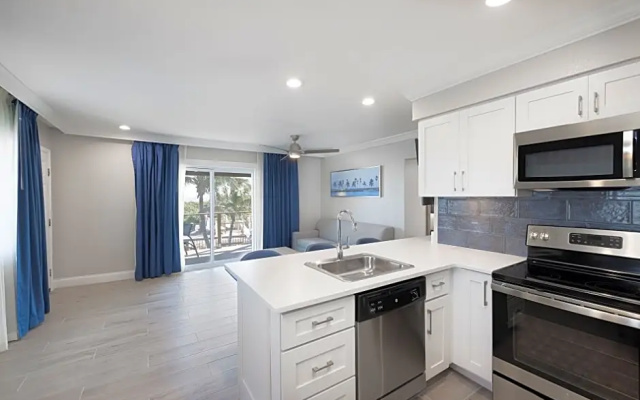 2 Bedrooms Premier Suite with balcony and beachfront