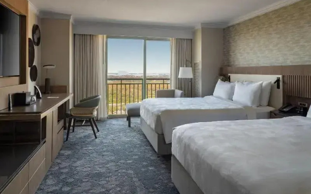 Guest room with Resort View