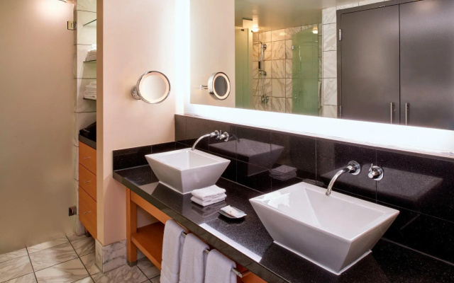 1 Bedroom Executive Double Club Suite
