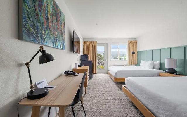 Standard Quadruple room with balcony and with river view