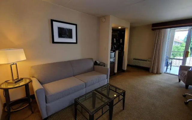 Suite with courtyard view