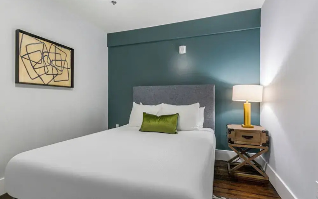 5 Bedrooms Deluxe Apartment with balcony
