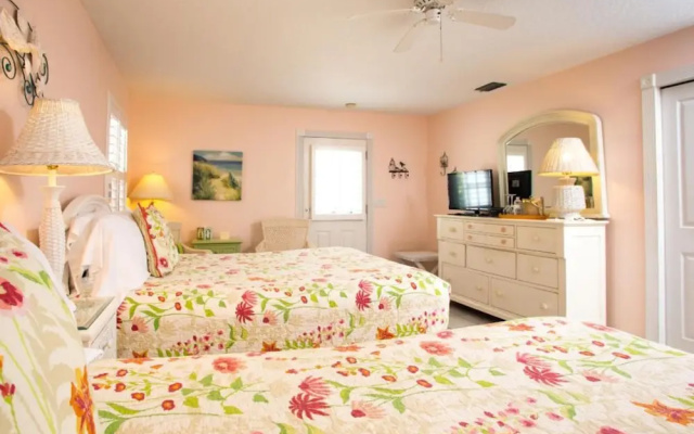 Standard Quadruple room with courtyard view