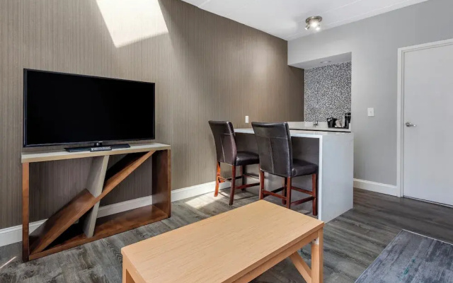 Deluxe Suite