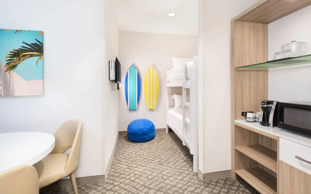 2 Bedrooms Double Suite with inland view