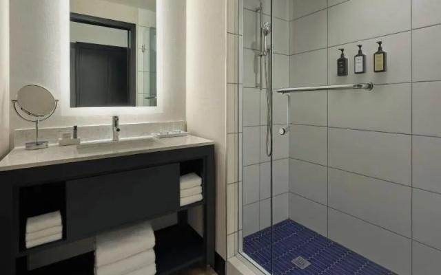Deluxe Double room with city view