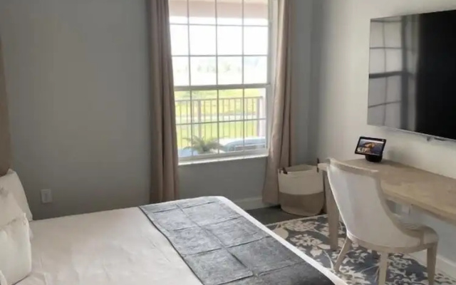 Luxury Penthouse room with balcony and with lake view