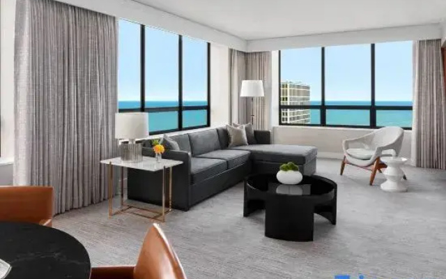 Club Suite with lake view