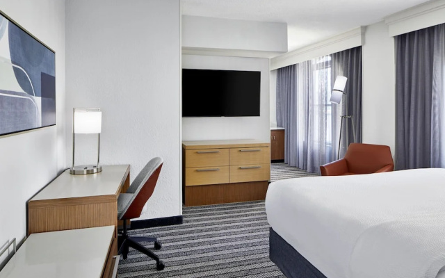 Standard Double room with city view