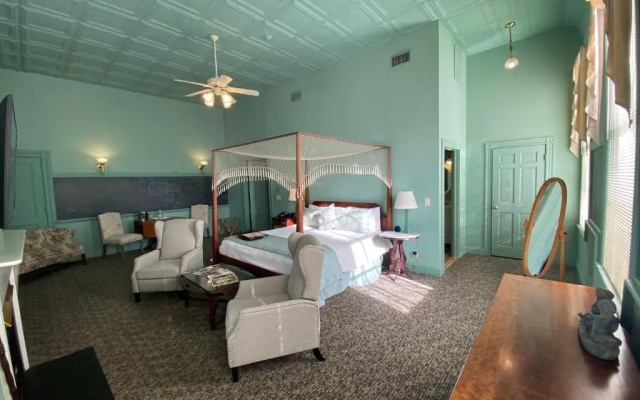 Deluxe Double Suite